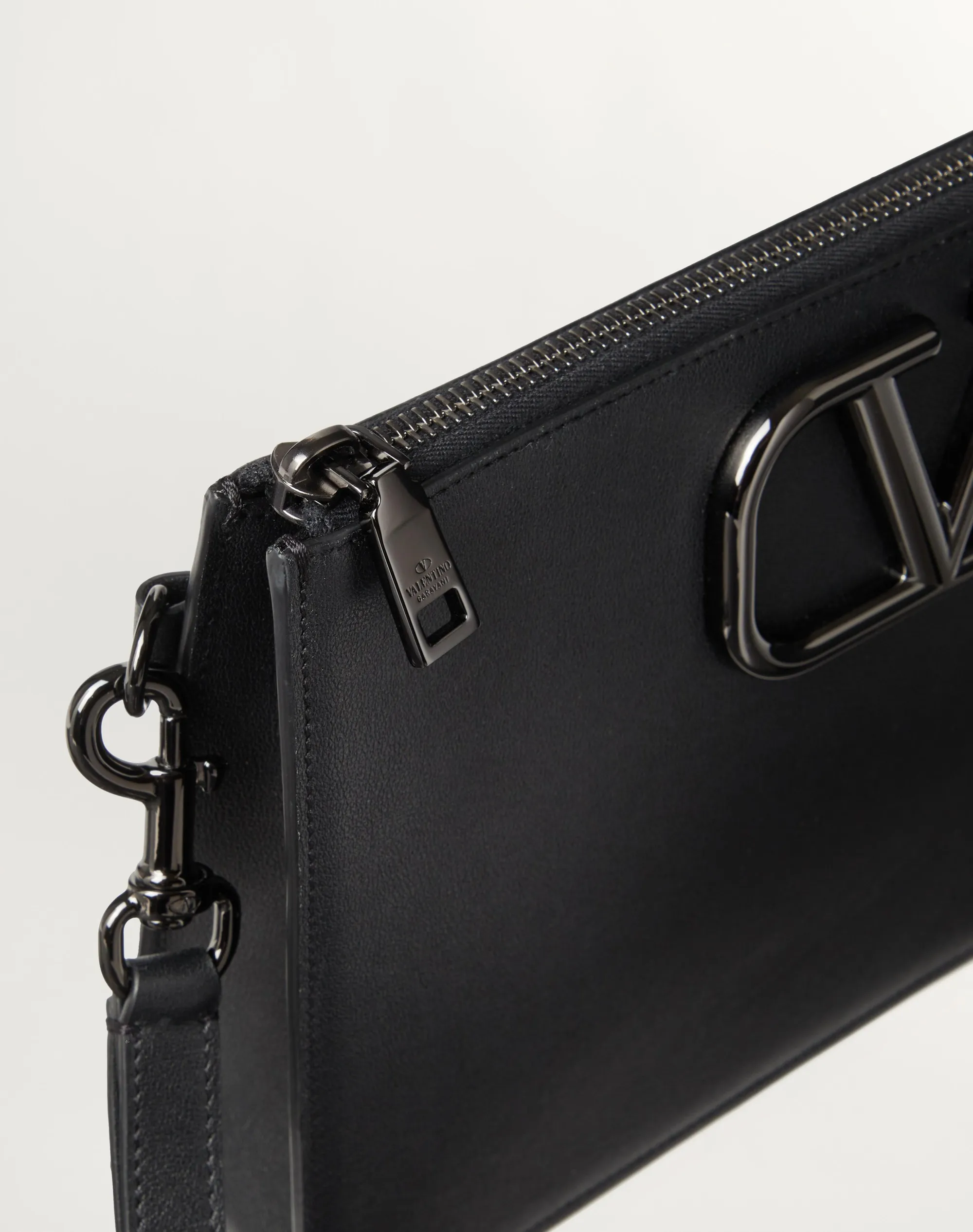 POUCH VLOGO SIGNATURE IN VITELLO