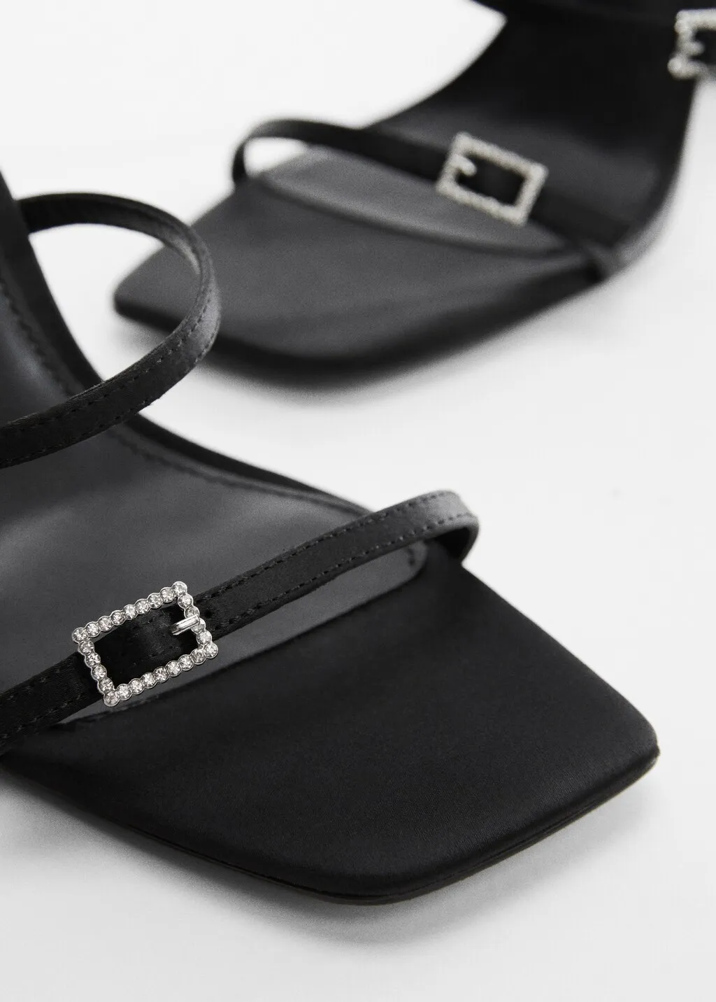 Sandali dettaglio fibbie strass