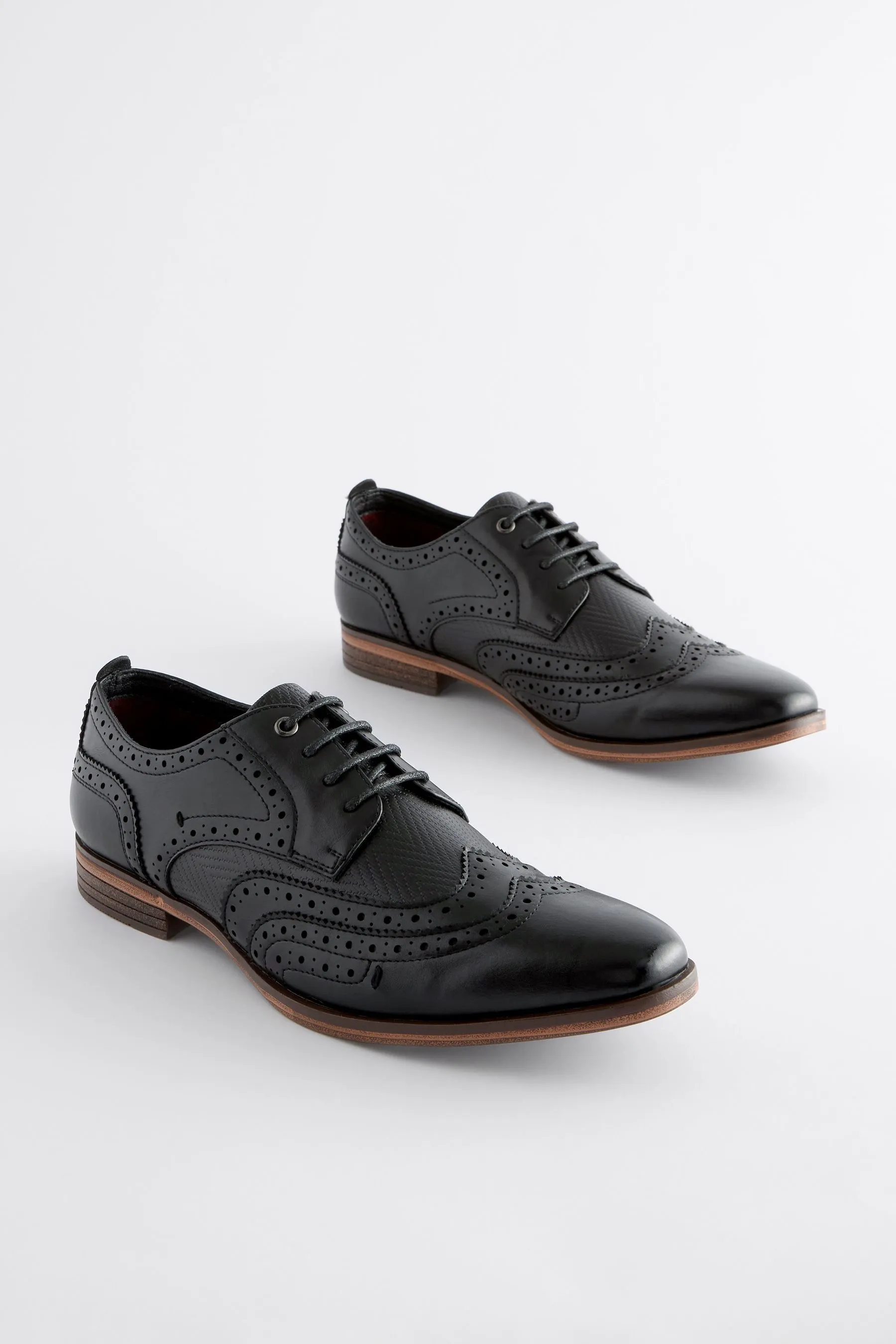 Scarpe brogue con due ali testurizzate    