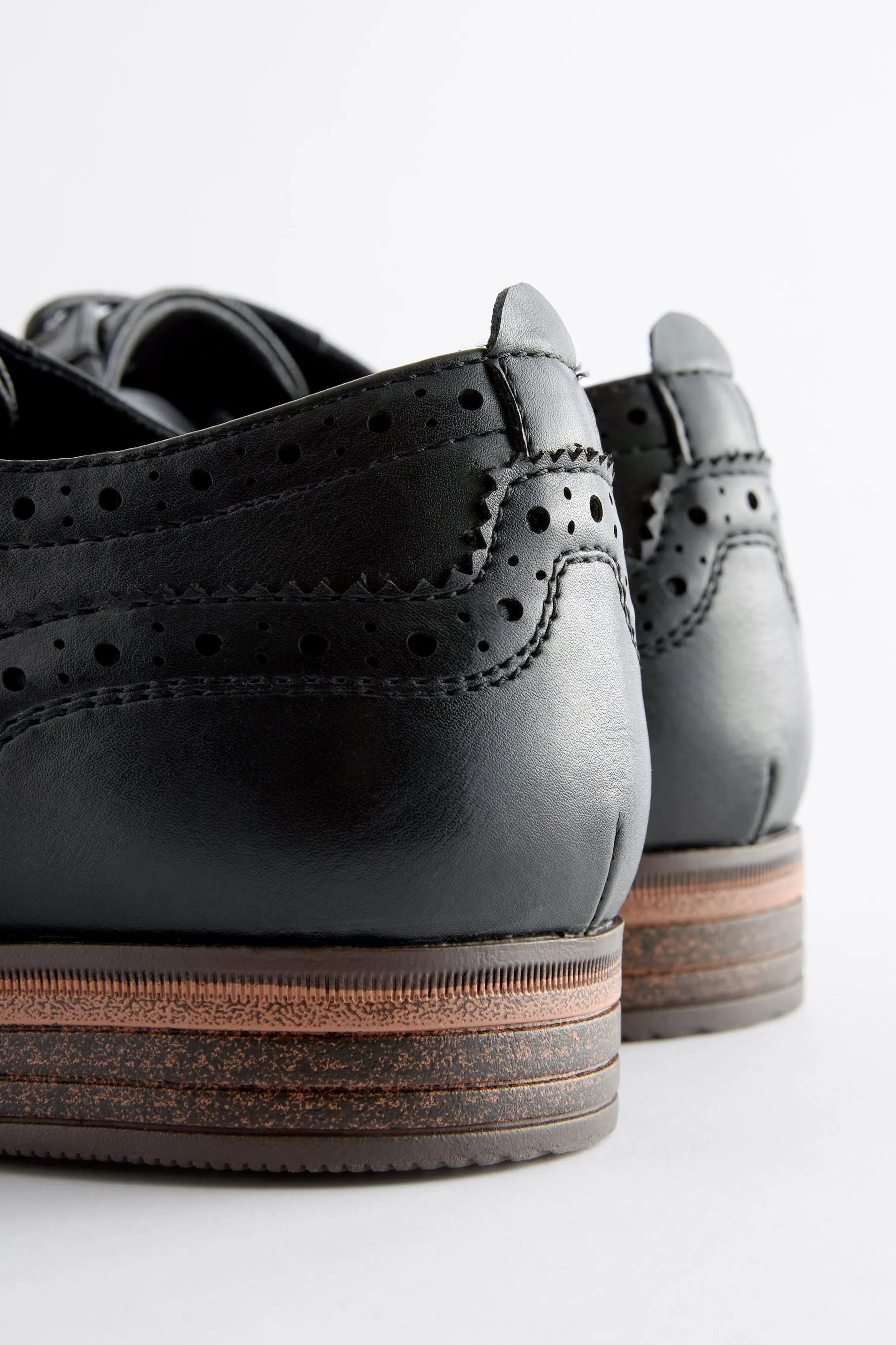 Scarpe brogue con due ali testurizzate    