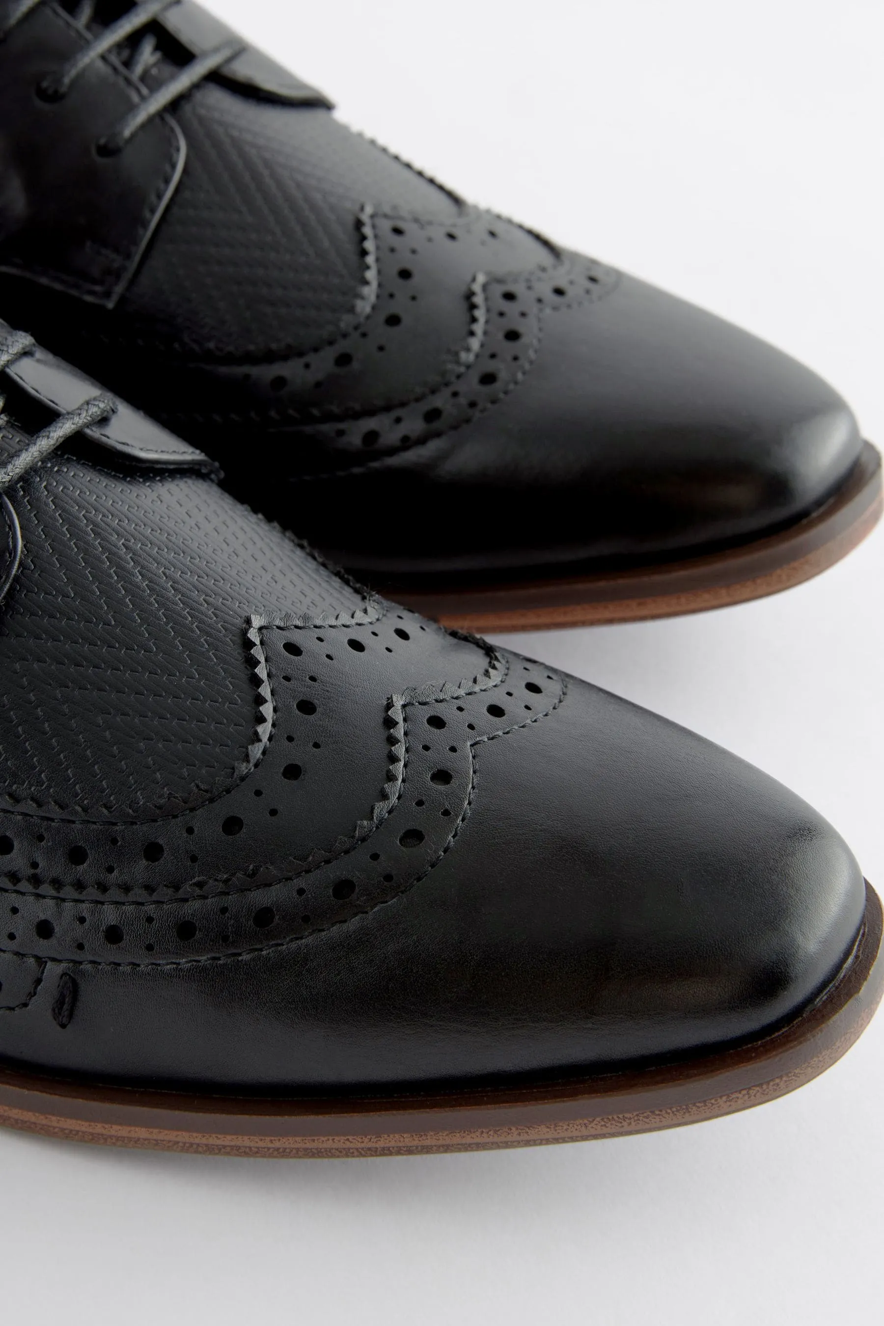 Scarpe brogue con due ali testurizzate    