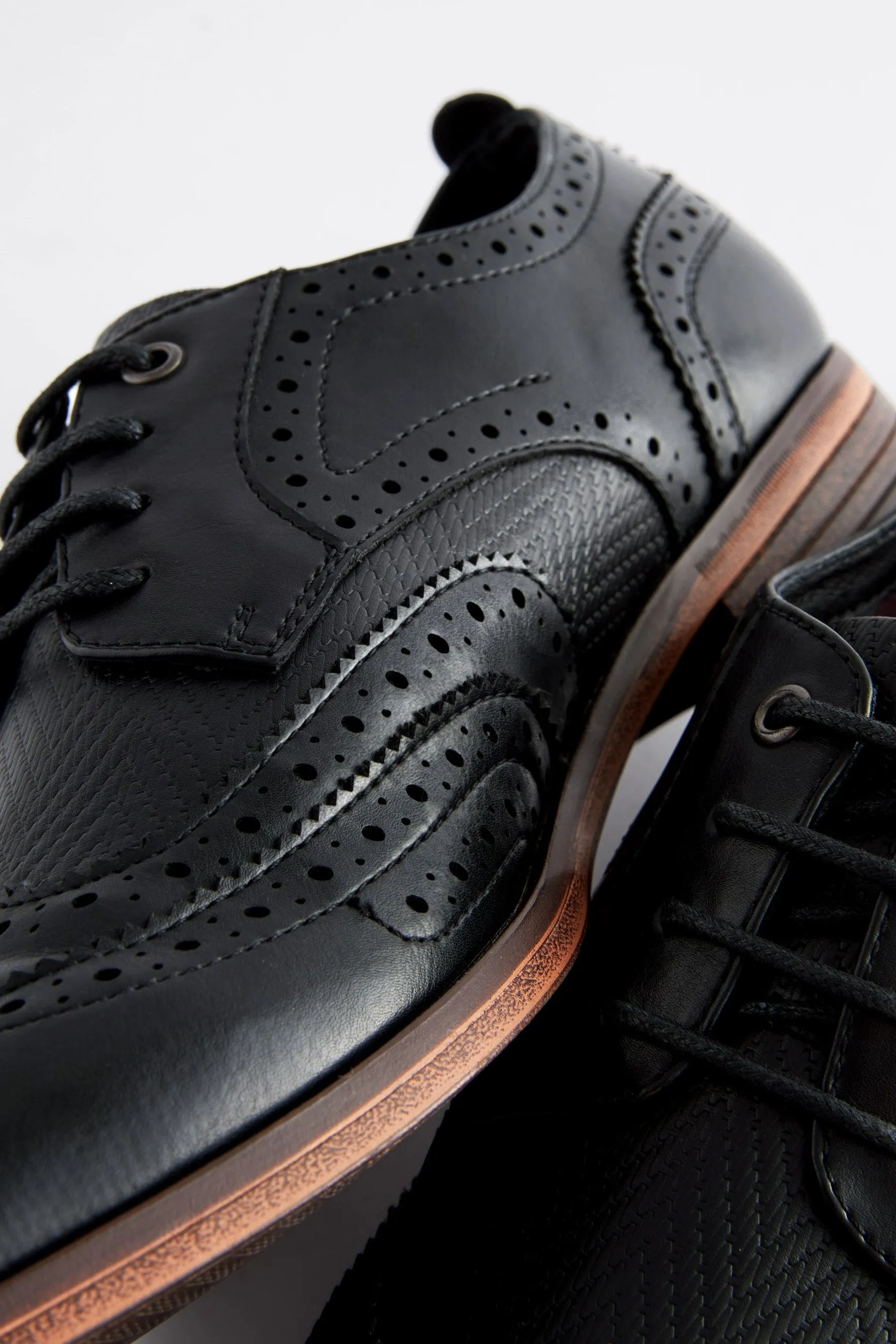 Scarpe brogue con due ali testurizzate    