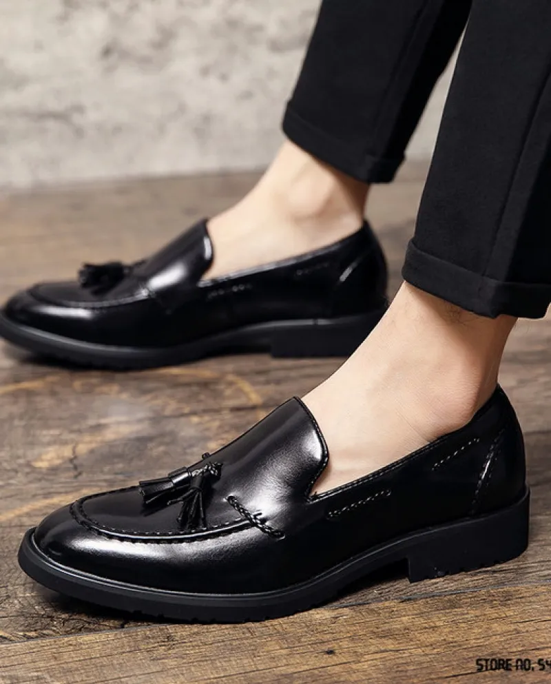 Scarpe da uomo in pelle verniciata con nappa a punta di design autunno Scarpe oxford da uomo Mocassini casual Calzature da abito