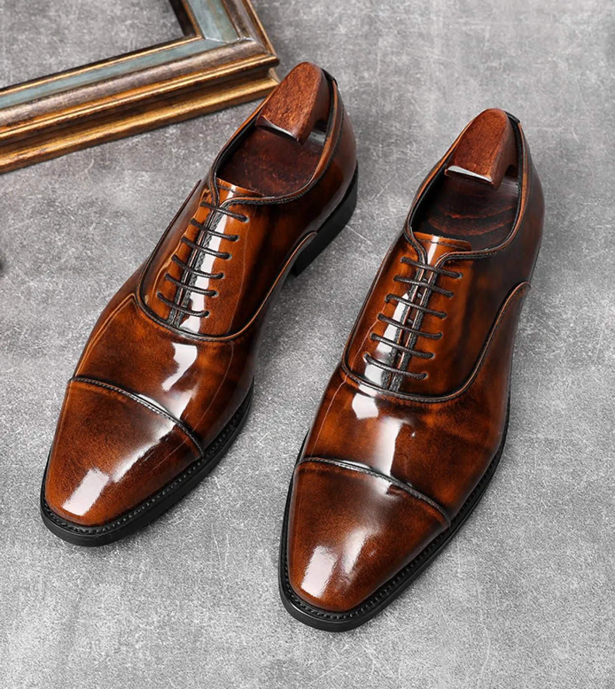 Scarpe da uomo in pelle verniciata di lusso 2023 Autunno Designer di marca Moda Oxford britanniche Scarpe da ufficio da uomo for