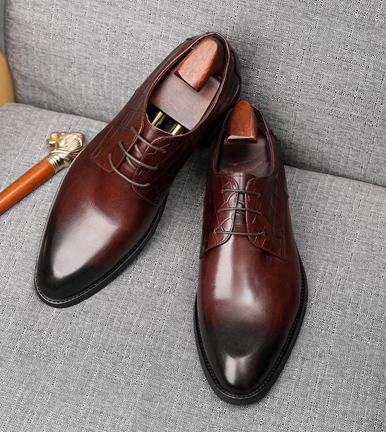 Scarpe derby in pelle casual da uomo Nuovo stile Scarpe da lavoro in vera pelle di lusso fatte a mano di qualità bordeaux F