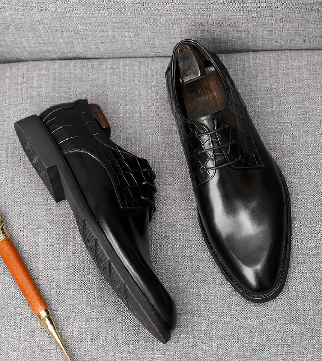 Scarpe derby in pelle casual da uomo Nuovo stile Scarpe da lavoro in vera pelle di lusso fatte a mano di qualità bordeaux F