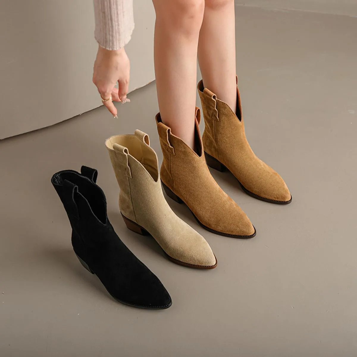 Stivaletti Chelsea alla caviglia da donna 100% pelle scamosciata di mucca Scarpe da donna a punta con tacco spesso e tacco medio