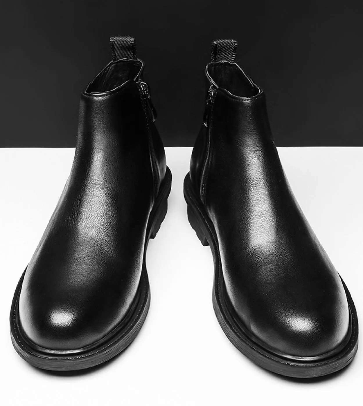 Stivali da uomo piatti di marca Stivaletti Chelsea alla caviglia fatti a mano in vera pelle di design britannico di tendenza di