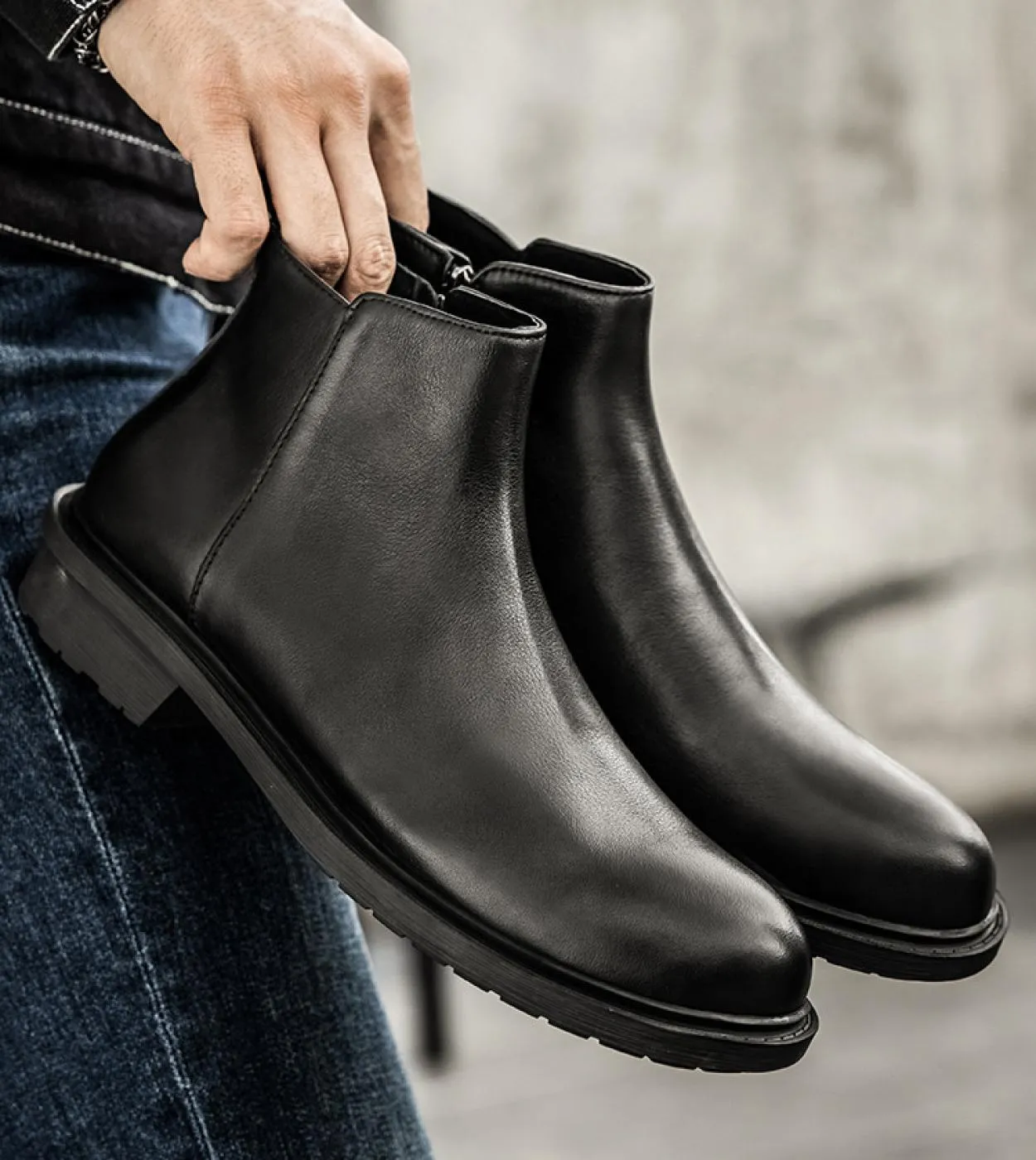 Stivali da uomo piatti di marca Stivaletti Chelsea alla caviglia fatti a mano in vera pelle di design britannico di tendenza di