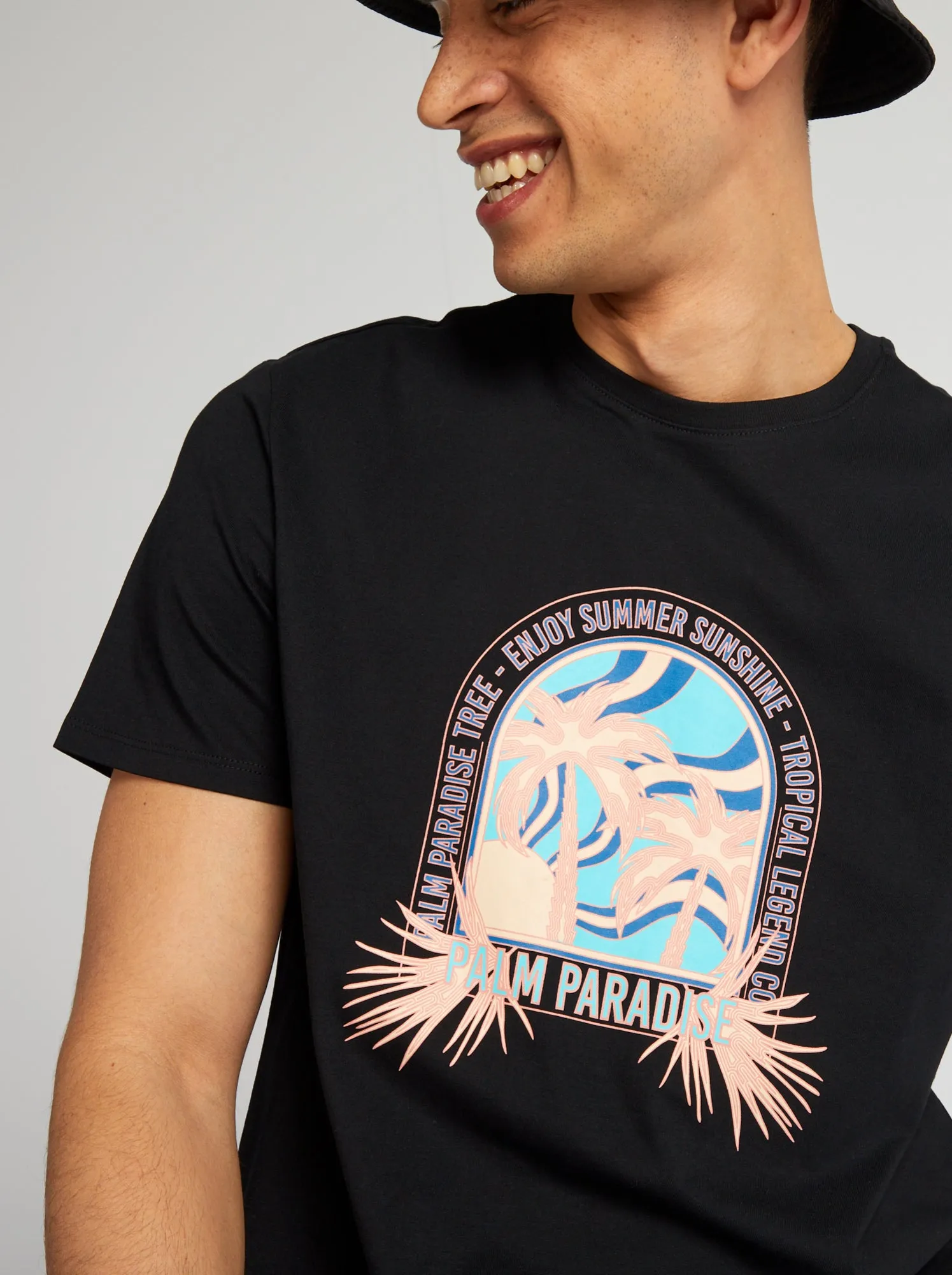 T-shirt in cotone stampato con scollo tondo - NERO
