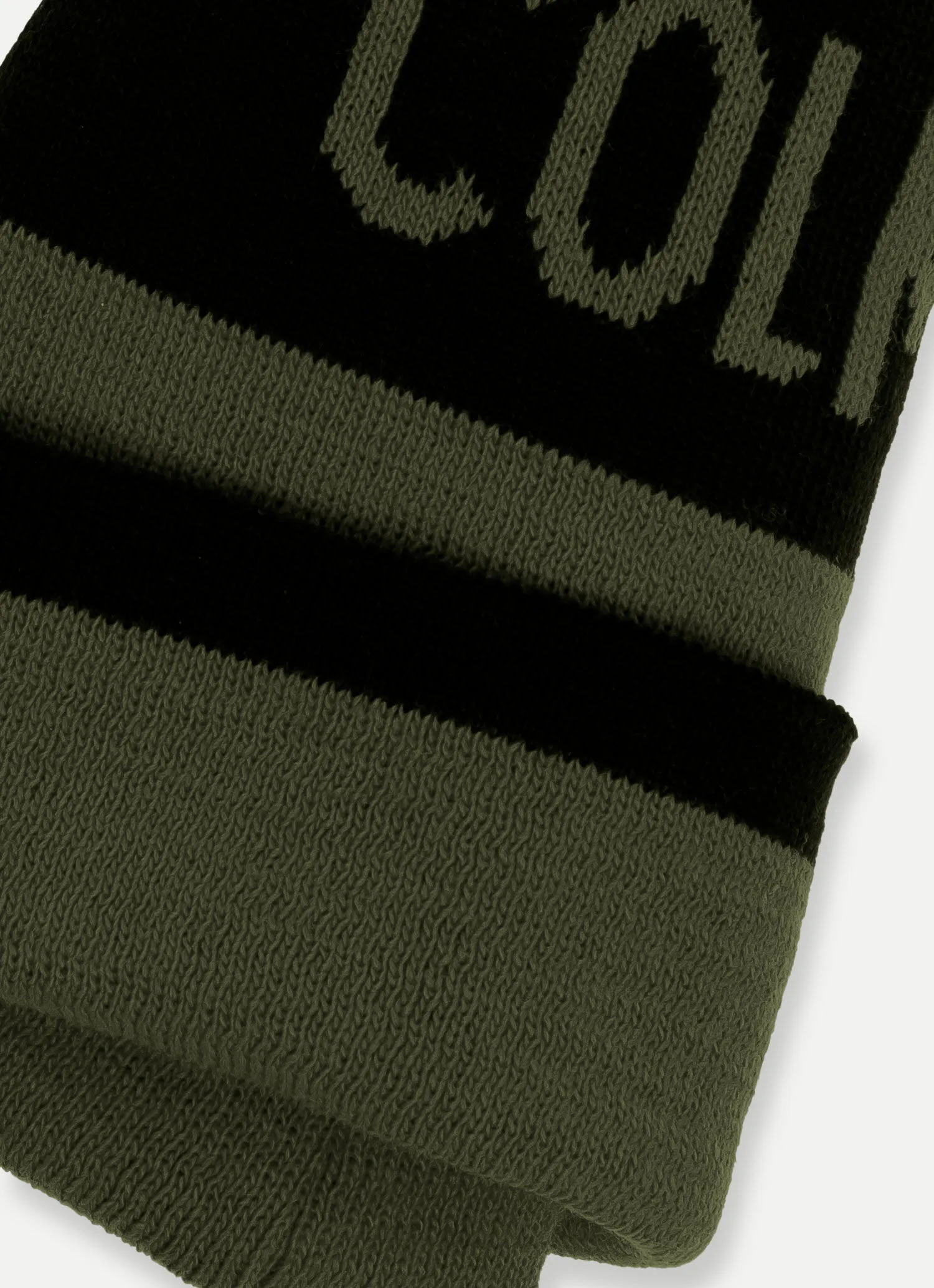 Unisex hat with maxi-logo