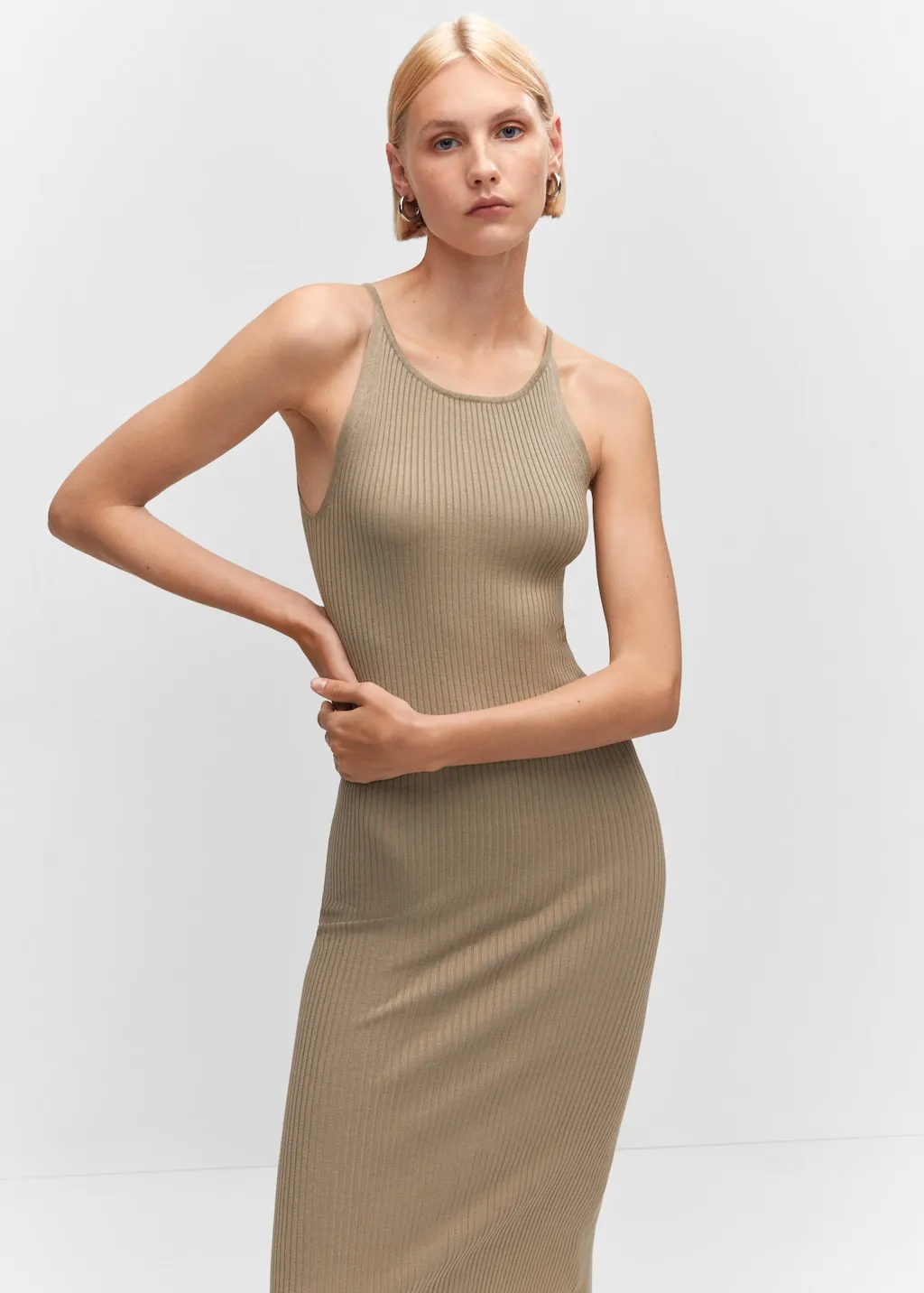 Vestito maglia a coste spacco