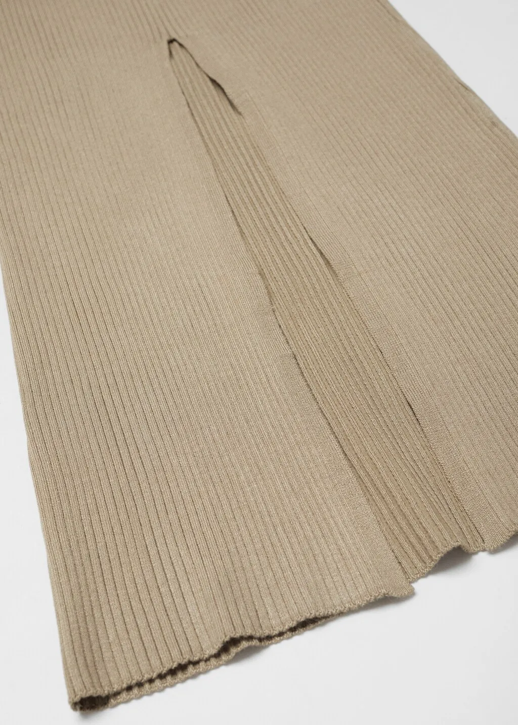 Vestito maglia a coste spacco