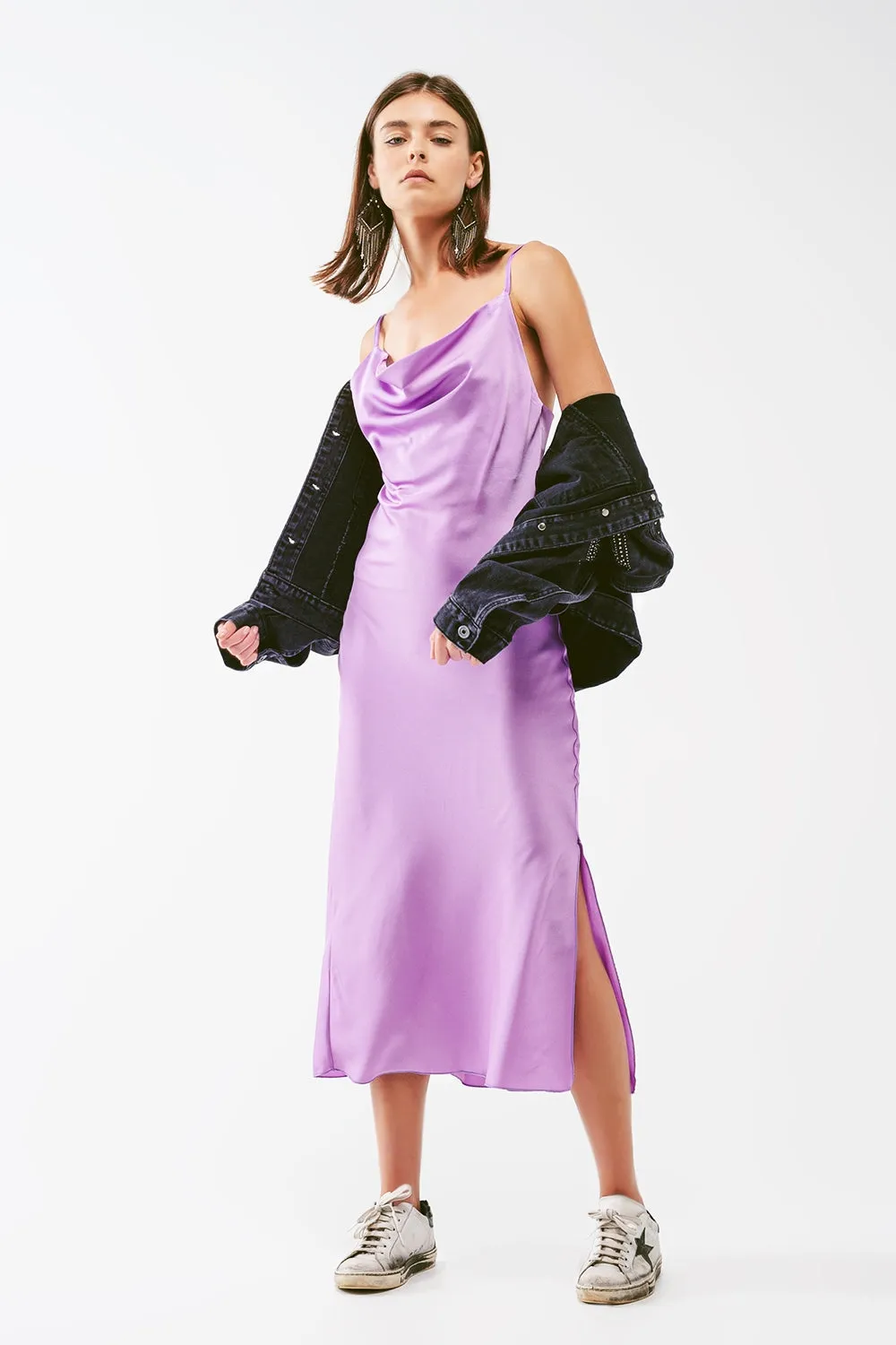 Vestito midi in raso con scollo a drappeggio lila