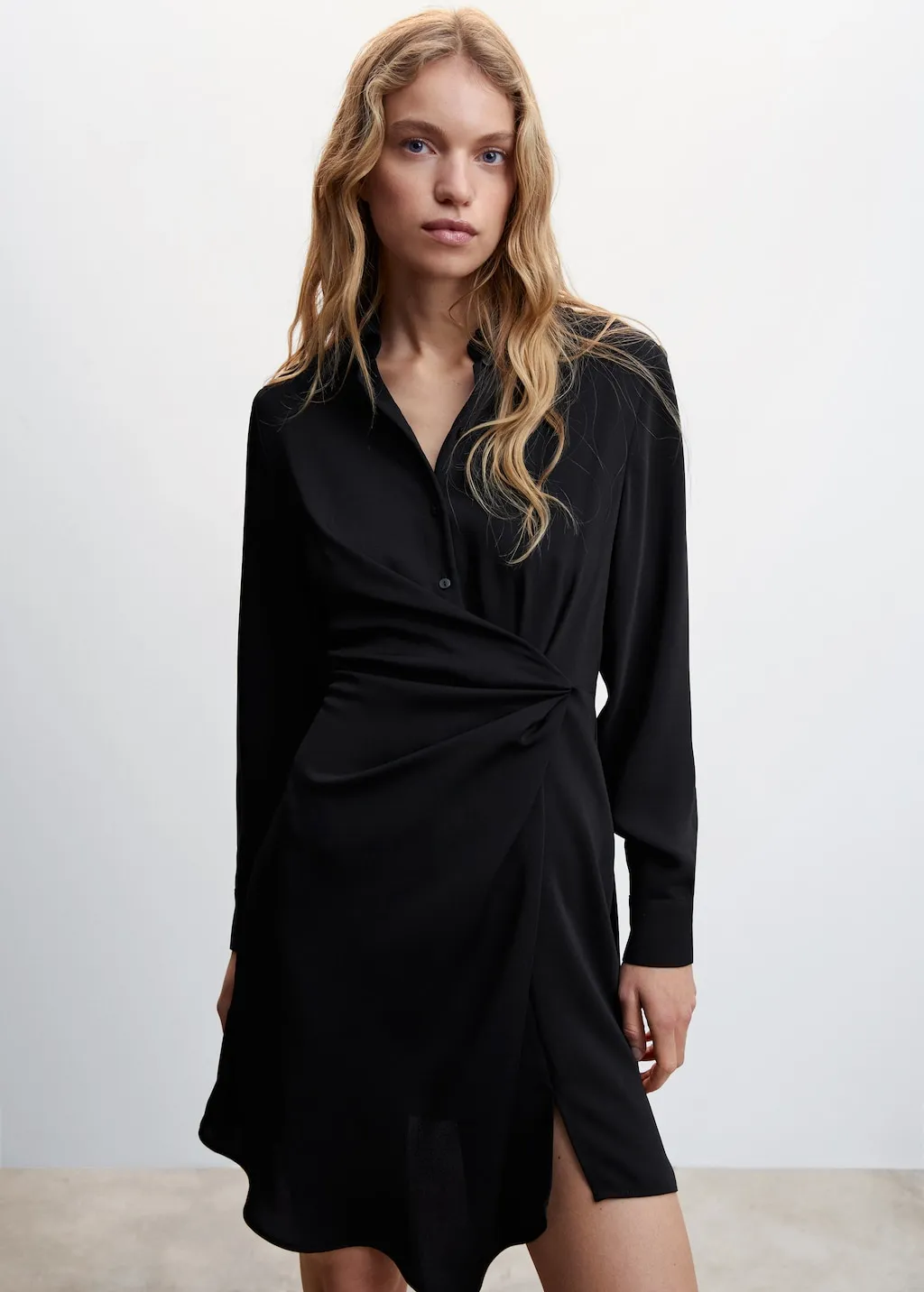 Vestito nero collo camicia increspato