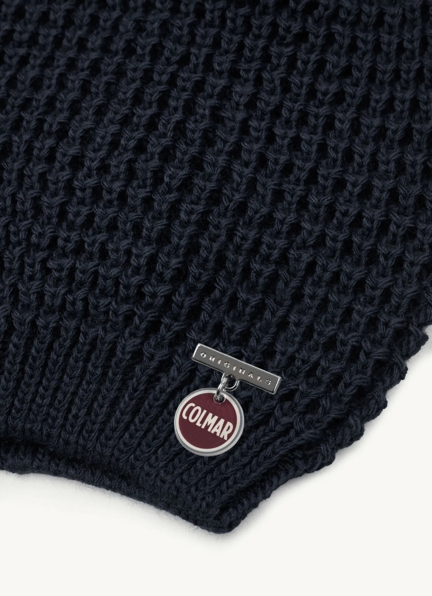 Women’s hat with logo brooch